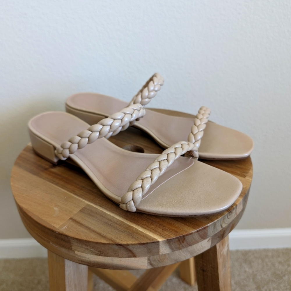 Cushionaire Beige Sandals 8.5